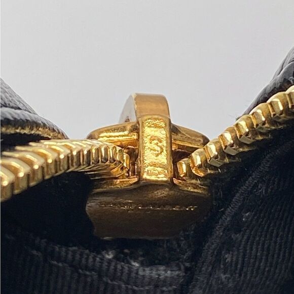 Saint Laurent 80S Vanity Crossbody Bag in Quilted Grained Leather - Picture 13 of 15